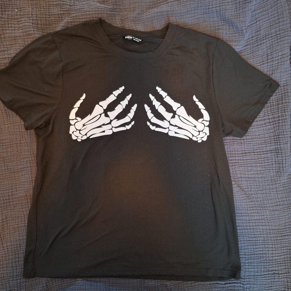 Black Graphic Tee with Skeleton Hands sz Large